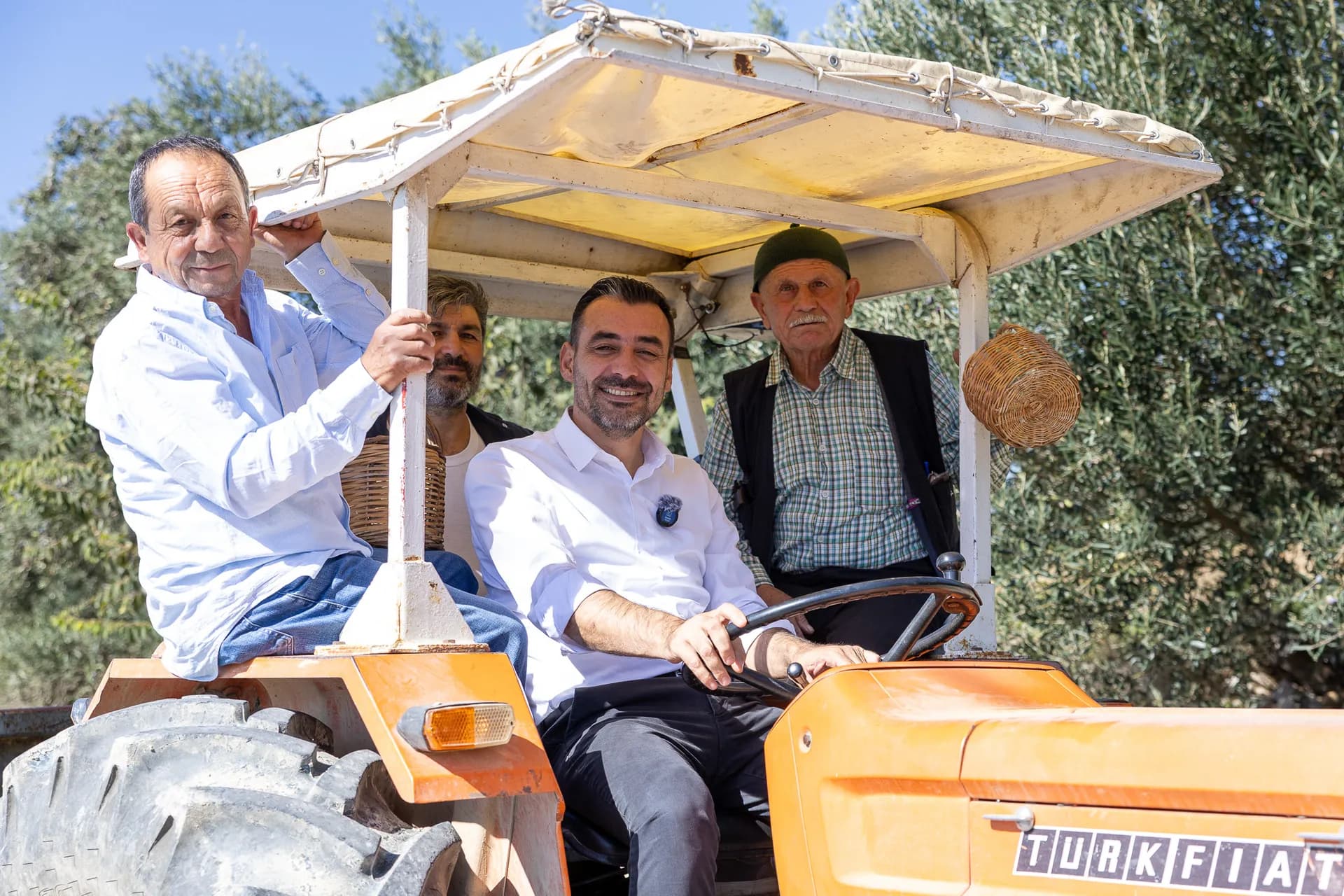 Manavgat Belediye Başkan Vekili Çiçek traktörde