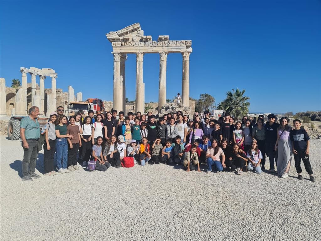 Antalya Büyükşehir’den çocuklara Aspendos-Side tanıtım gezisi