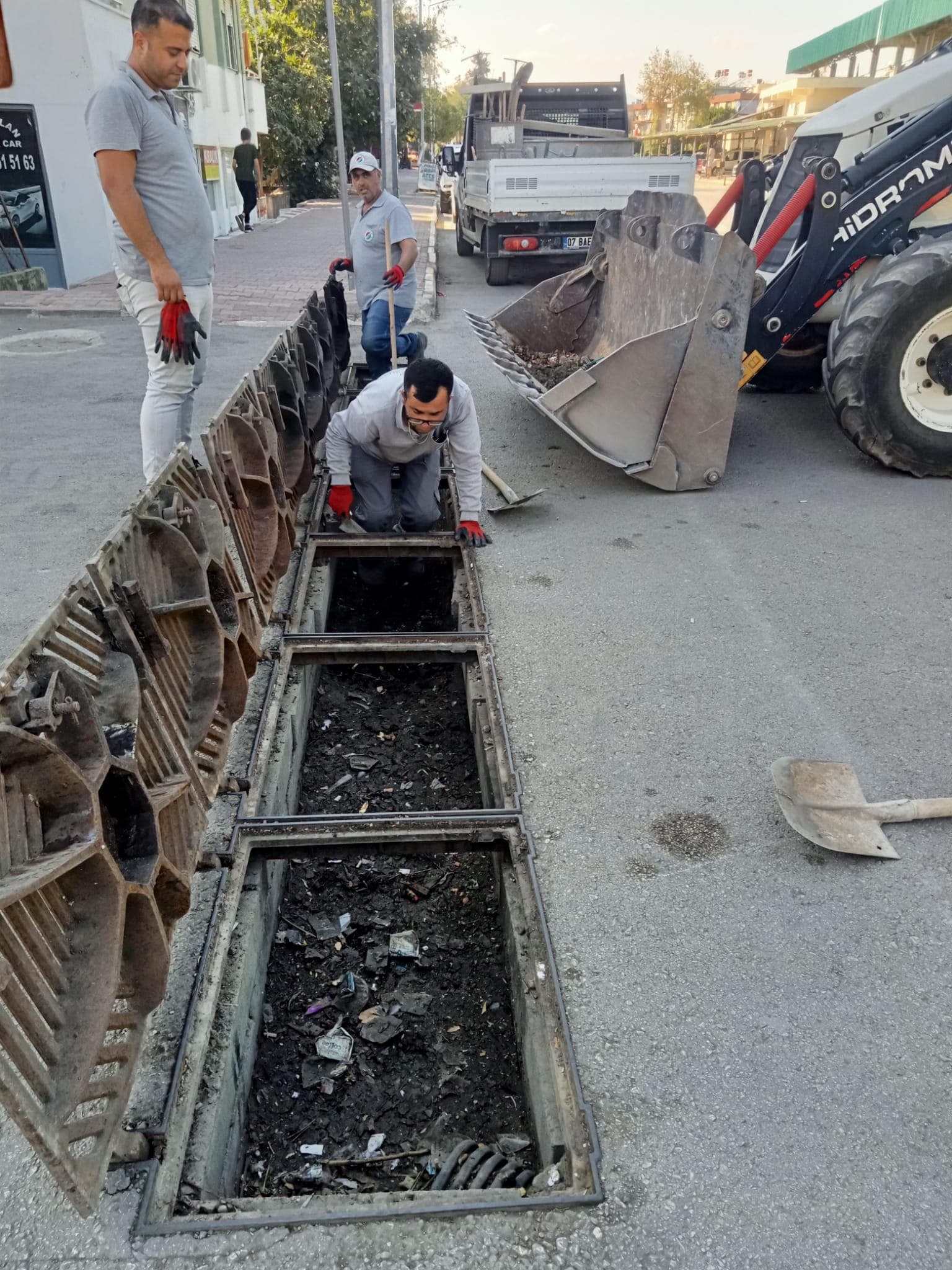 Kepez’de mazgal temizliği