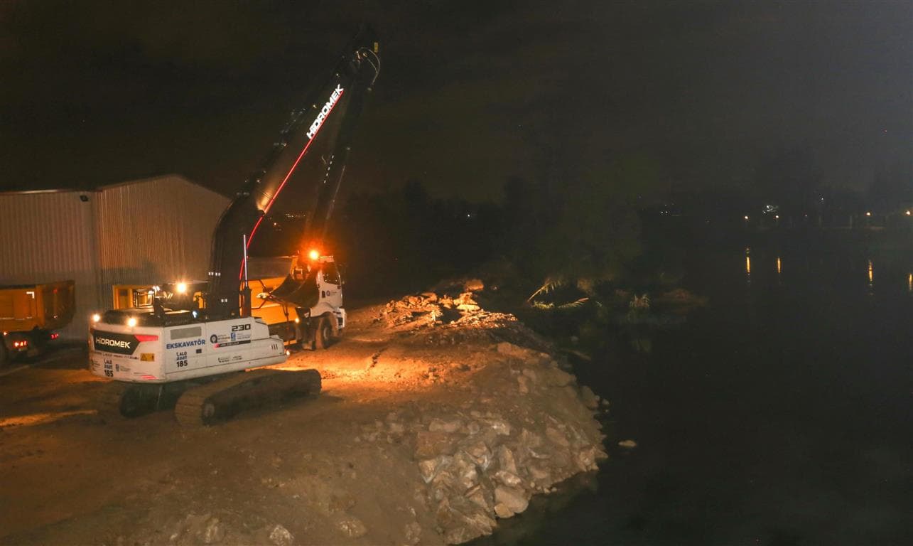 Kepez’den Düden Çayı’na dolgu operasyonu