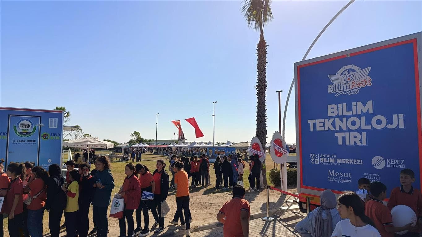 Kepez’in Bilim ve Teknoloji Tırı, Serik Bilim Festivali’nde