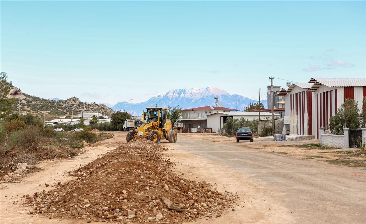 Kepez tek araçlık yolu genişletti
