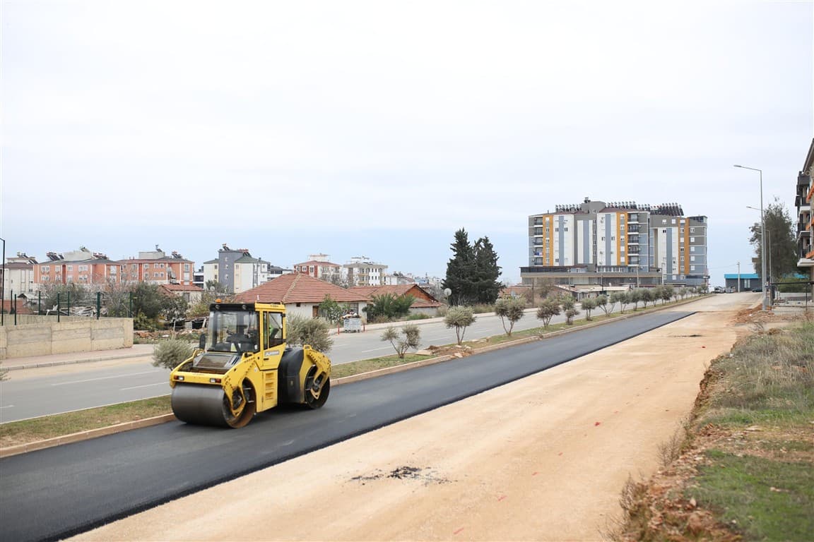 Kepez’den caddede su birikmesi sorununa neşter