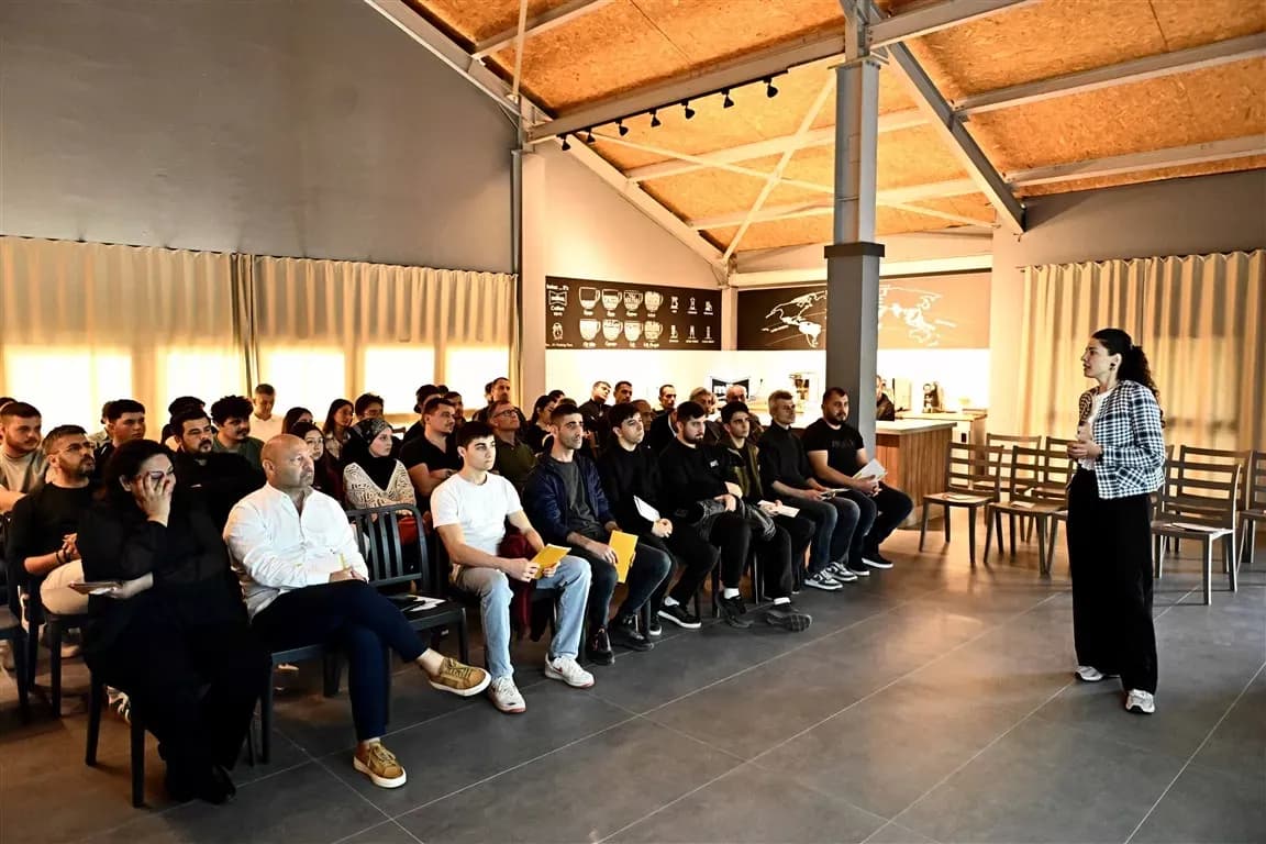 Muratpaşa Belediyesi, işletmelere gıda güvenliği ve hijyen eğitimi verdi