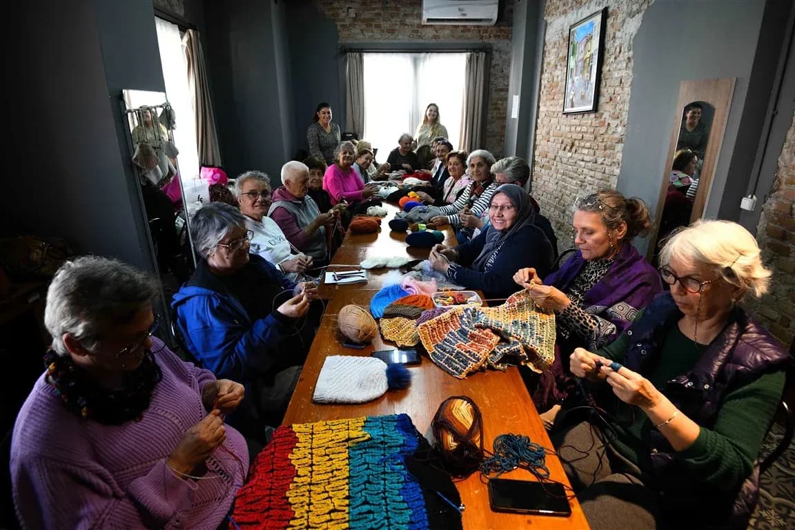 Çifte Kuyular Yaşlı Evi’nden Çocuk Esirgeme Kurumu’na el emeği destek