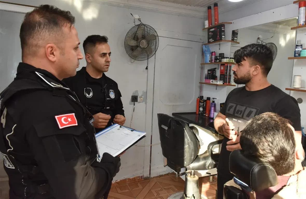 Kepez’de yabancı uyruklu berberlere zabıta denetimi