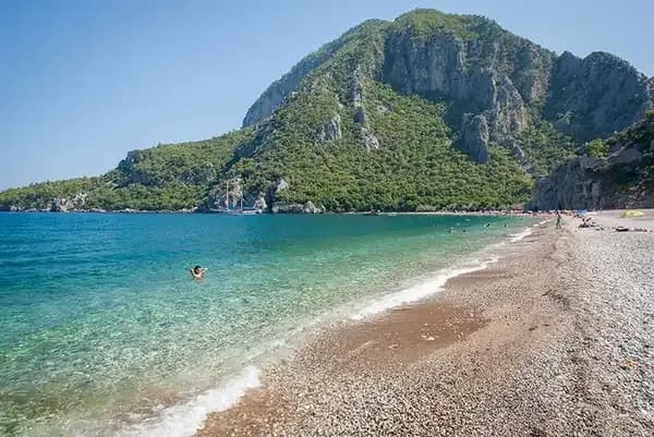 Antalya plajları dünya zirvesinde: 232 sahil Mavi Bayrak aldı