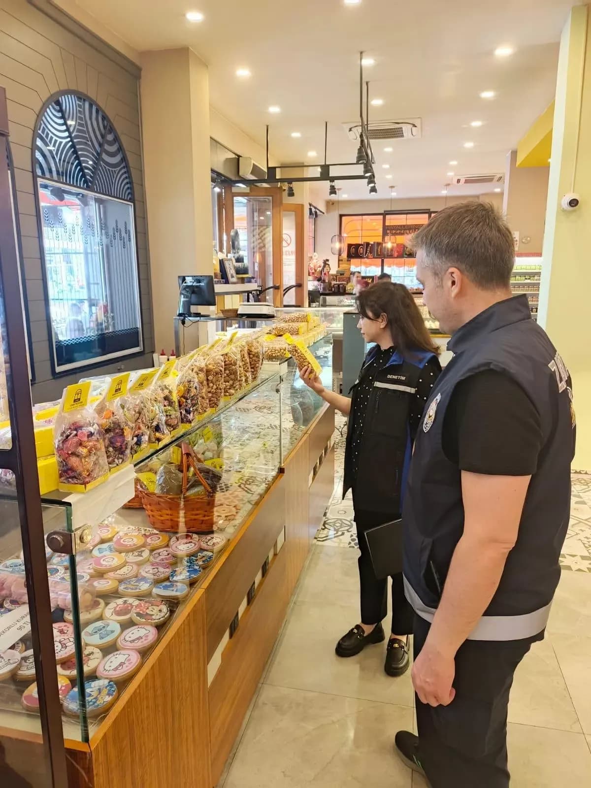 Kemer'de zabıta ekiplerinden bayram öncesi denetim