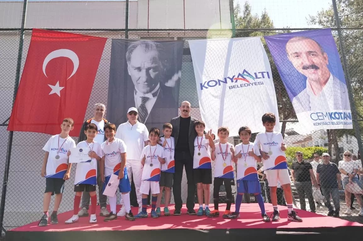 Kotan, sporculara madalyalarını verdi
