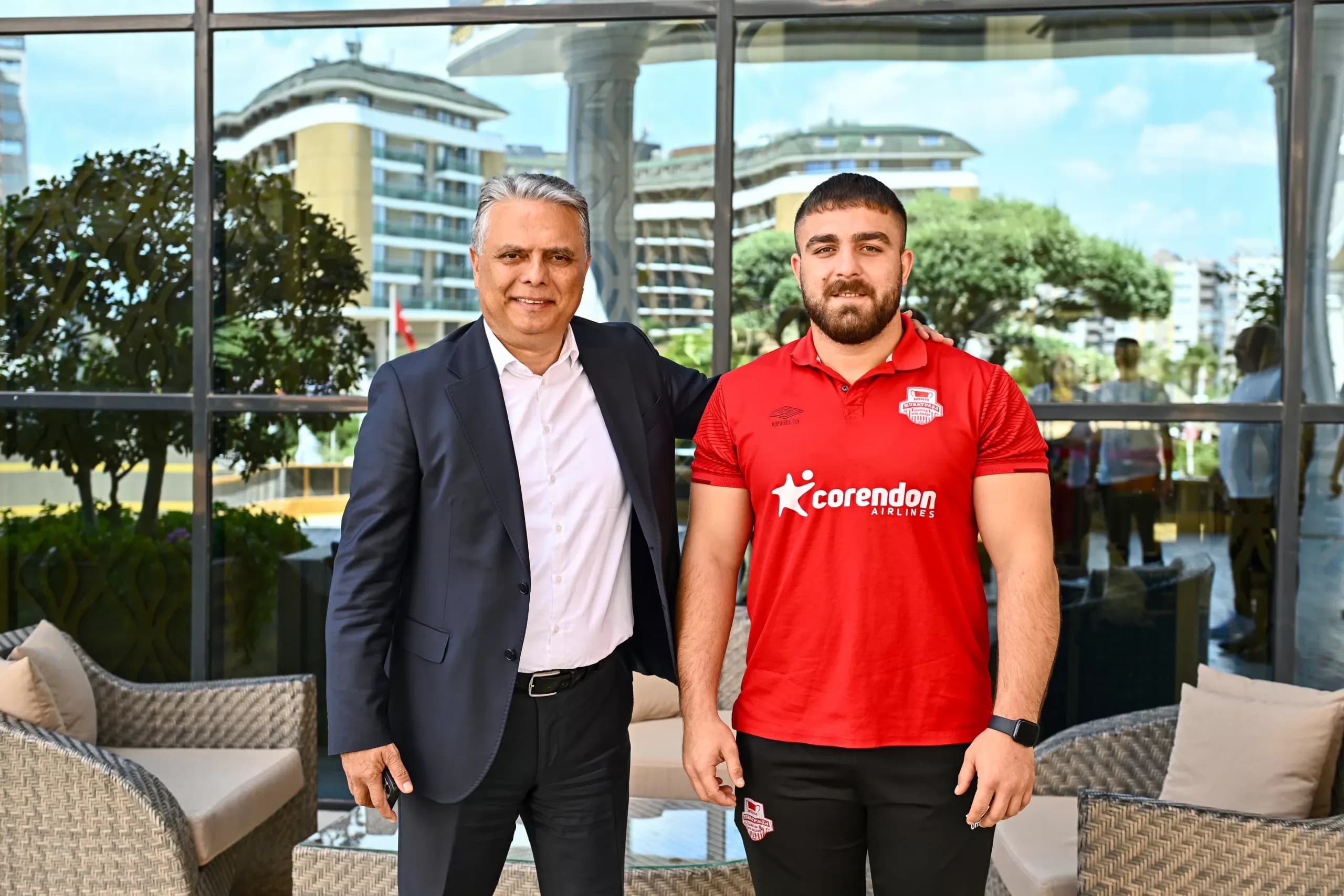 Muratpaşa Belediye Başkanı Uysal, güreş takımını ziyaret etti