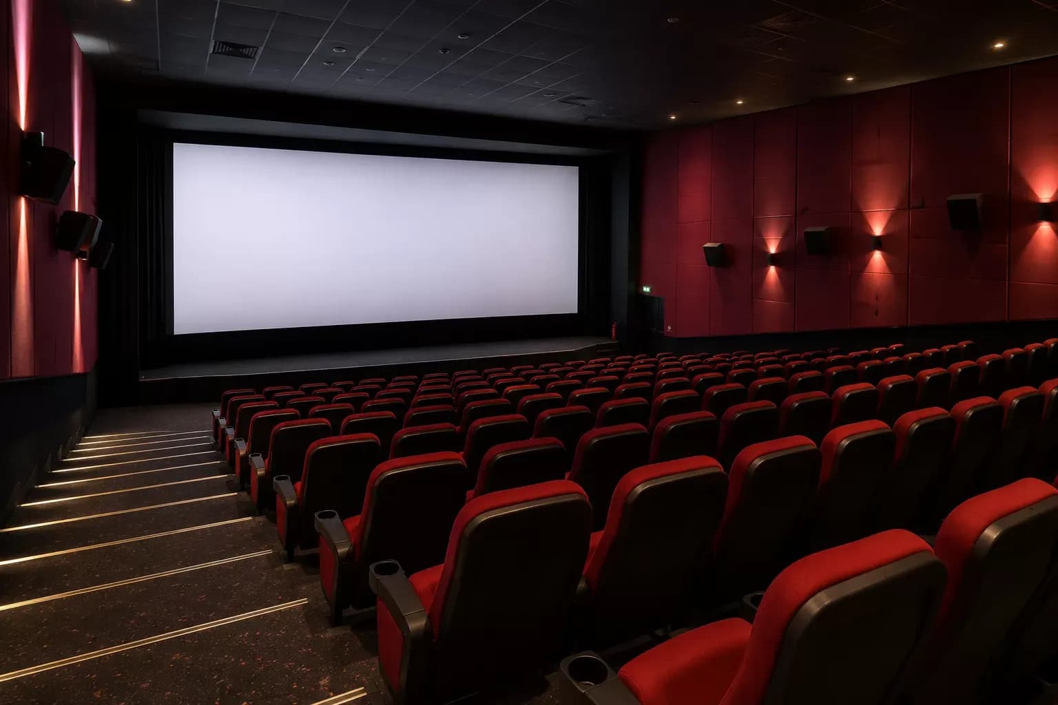 Türkiye'de sinema seyircisi yüzde 15 azaldı: Salon koşulları tartışılıyor