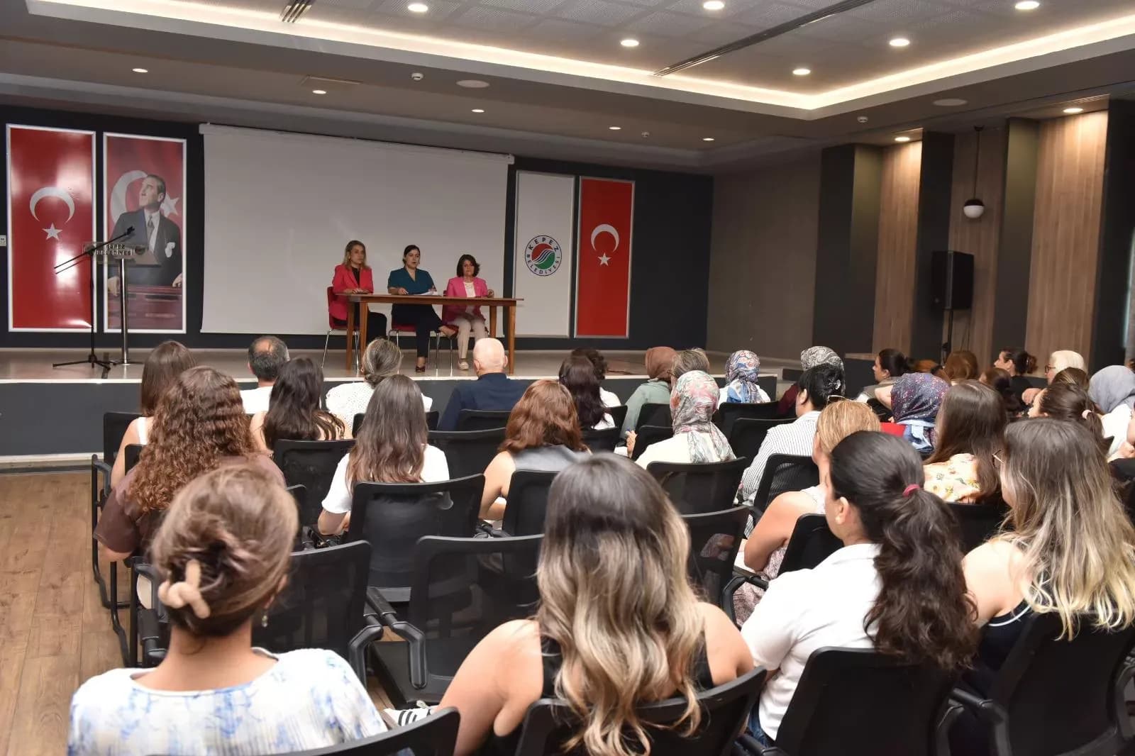 Kepez Belediyesi, kadın hakları ve toplumsal cinsiyet konulu Farkındalık Atölyesi’nin üçüncü buluşmasını gerçekleştirdiğini duyurdu