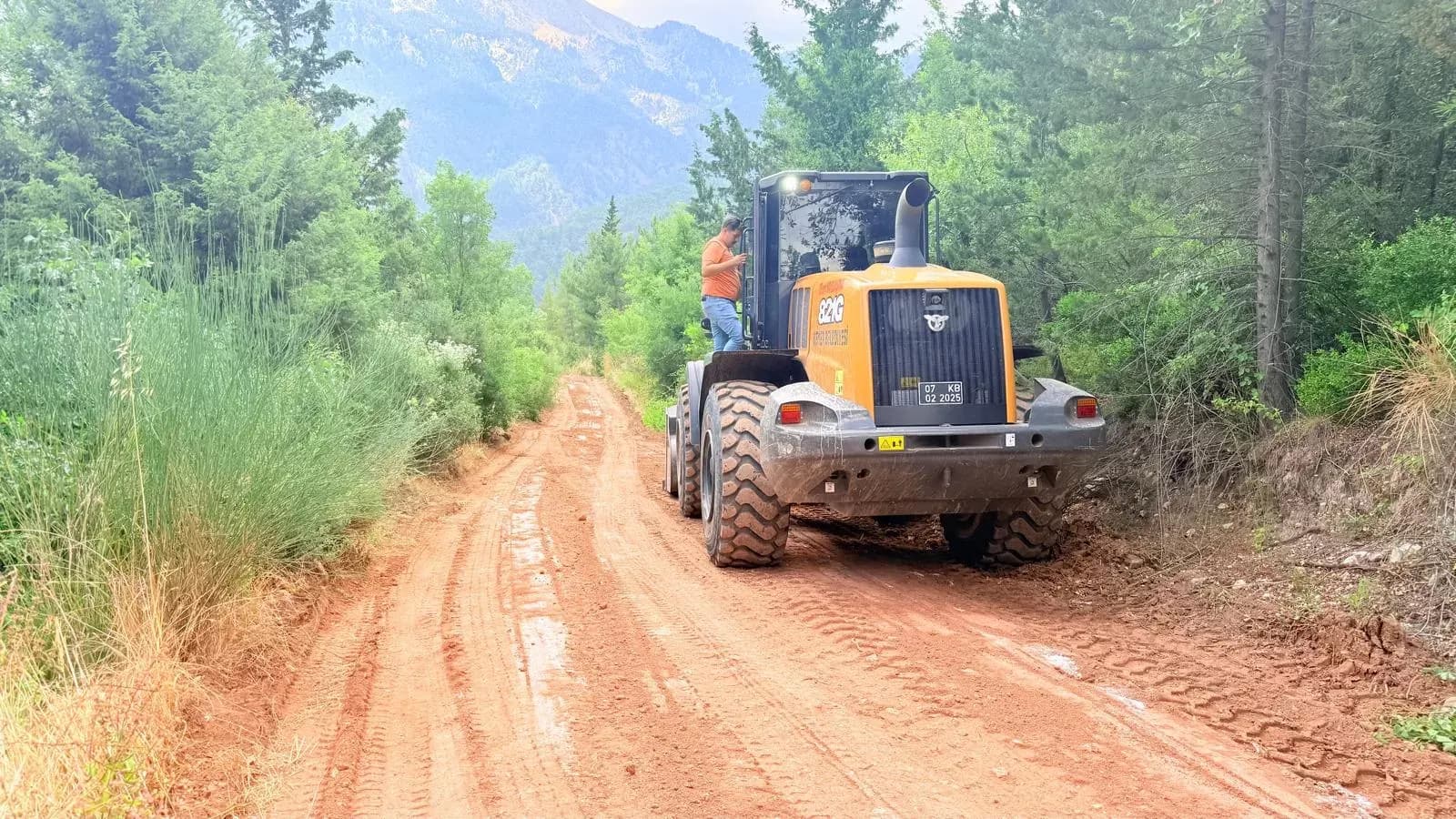 Kemer Belediyesi, yayla yollarında bakım çalışması başlattı