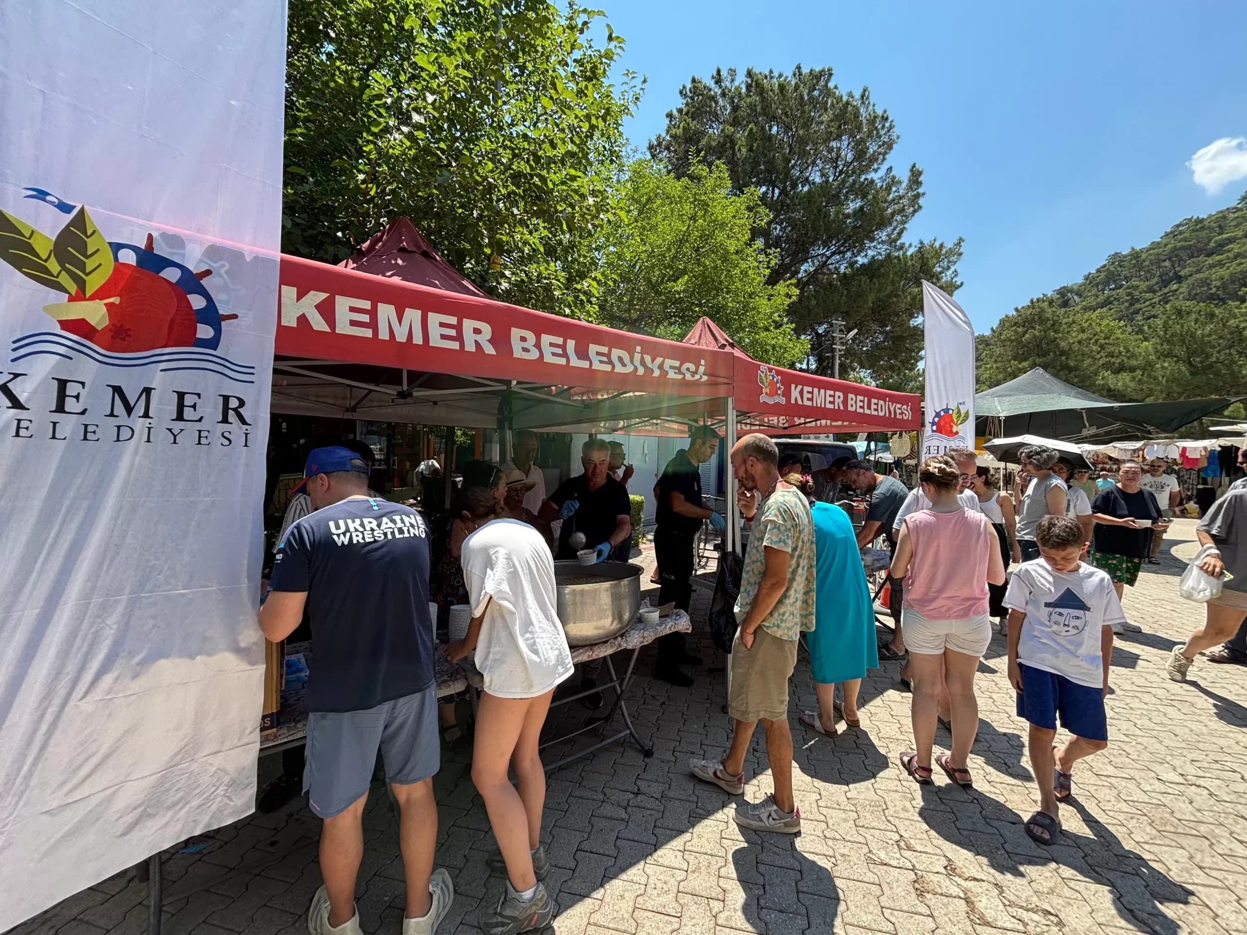 Kemer Belediyesi’nin aşure ikramları Ulupınar Çıralı’da sona erdi