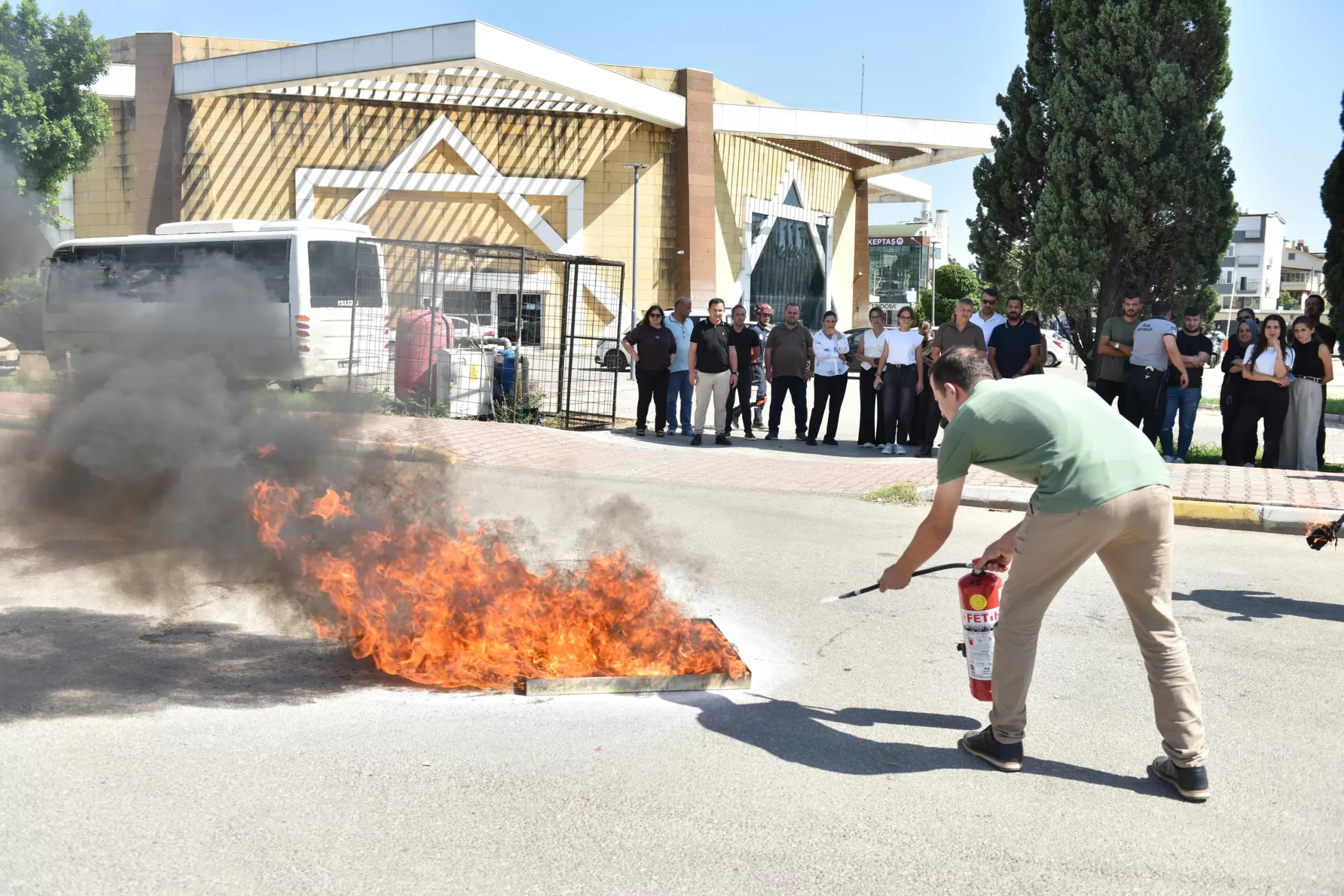 Kepez Belediyesi deprem ve yangın tatbikatları gerçekleştirdi