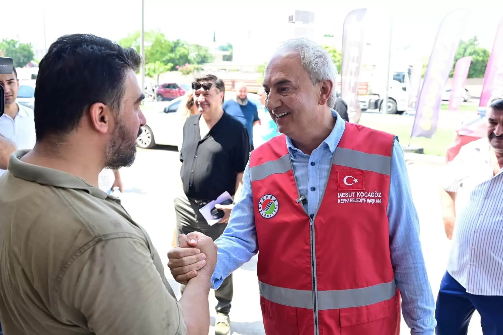 Kepez Belediyesi Beşkonaklılar Mahallesi'nde sıcak asfalt çalışması başlattı