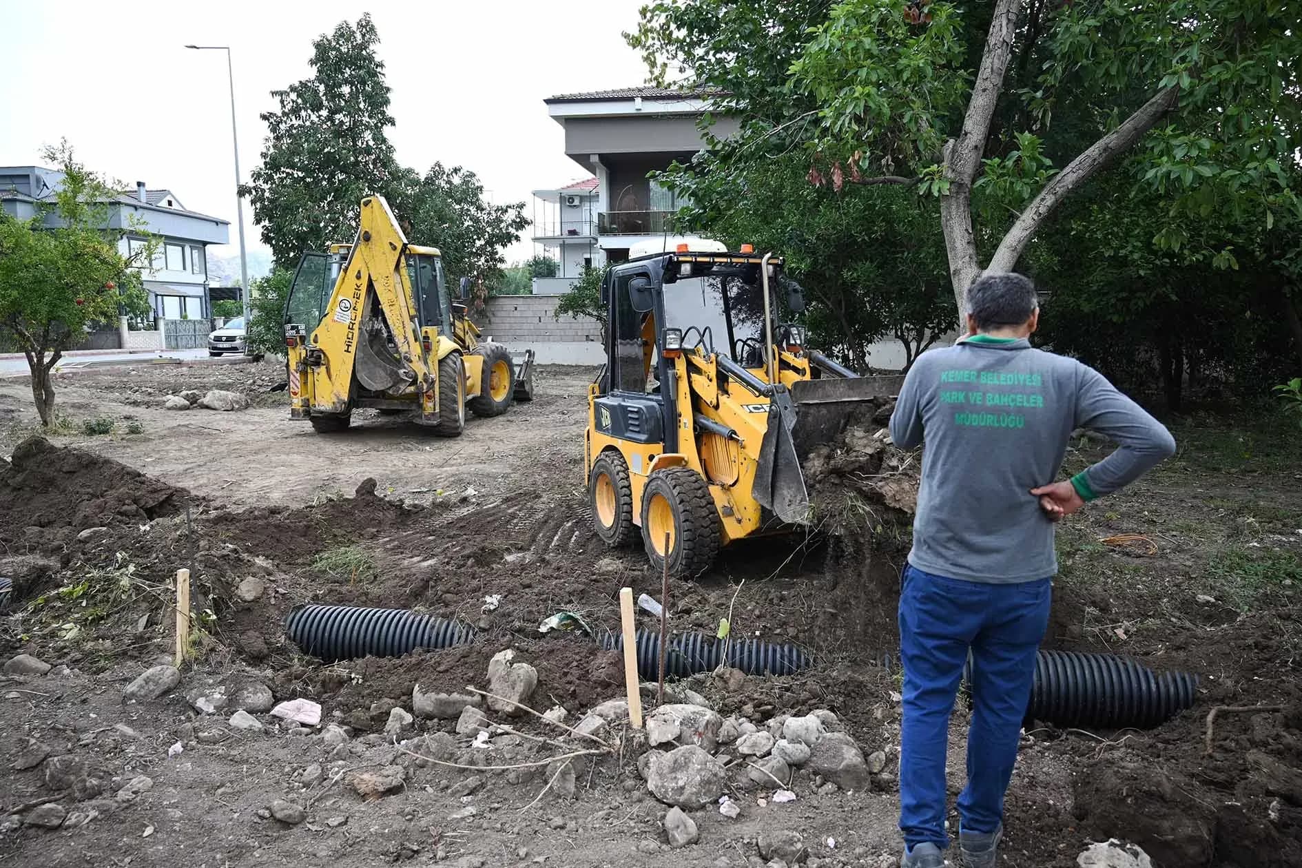 Kemer Belediyesi, Kuzdere Mahallesi'nde yeni park yapımına başladı