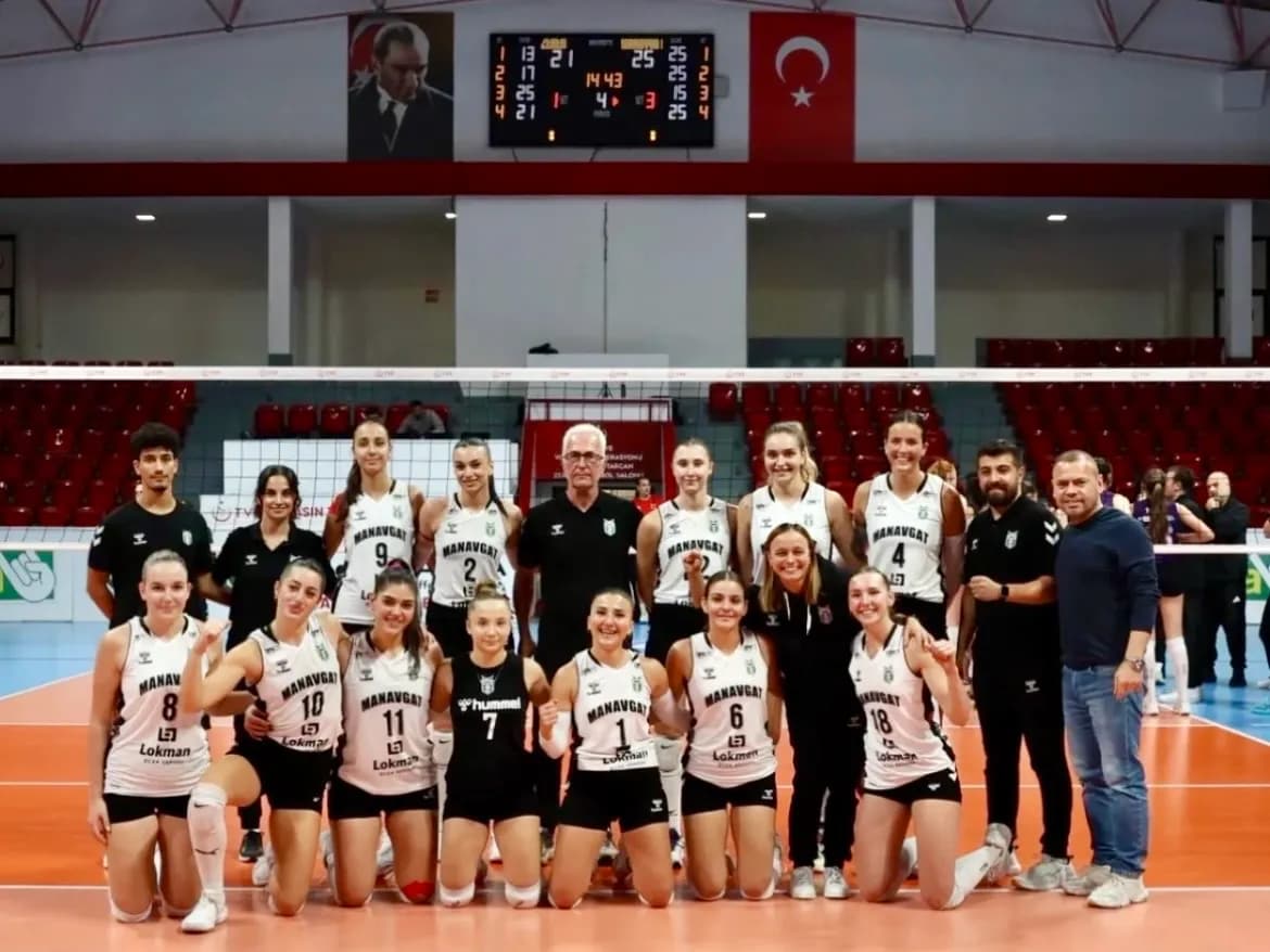 Manavgat Belediyespor voleybol takımı Alfemo Zeron sporu 3-1 mağlup etti