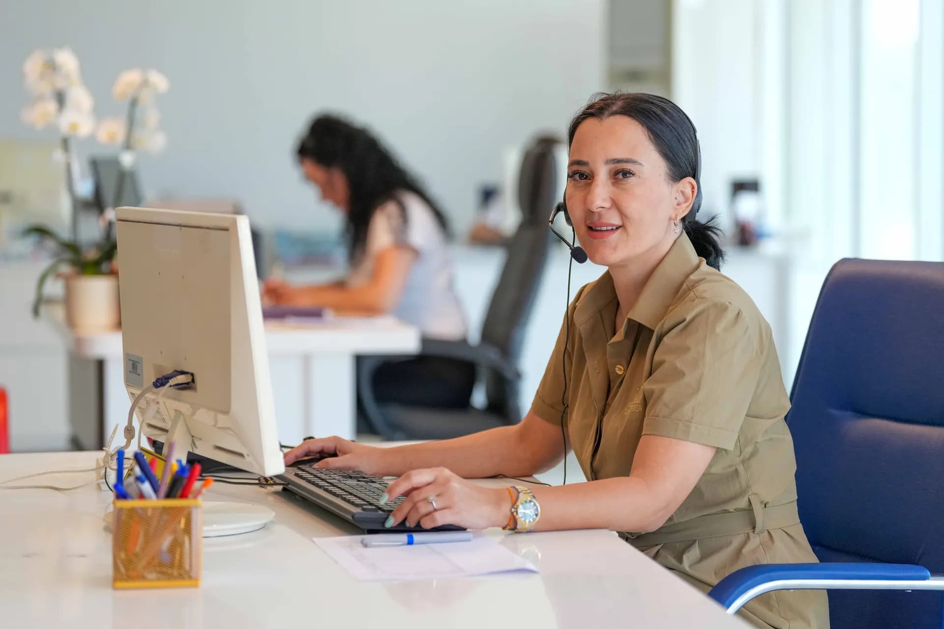 Çağrı merkezinde kadın görüntüsü