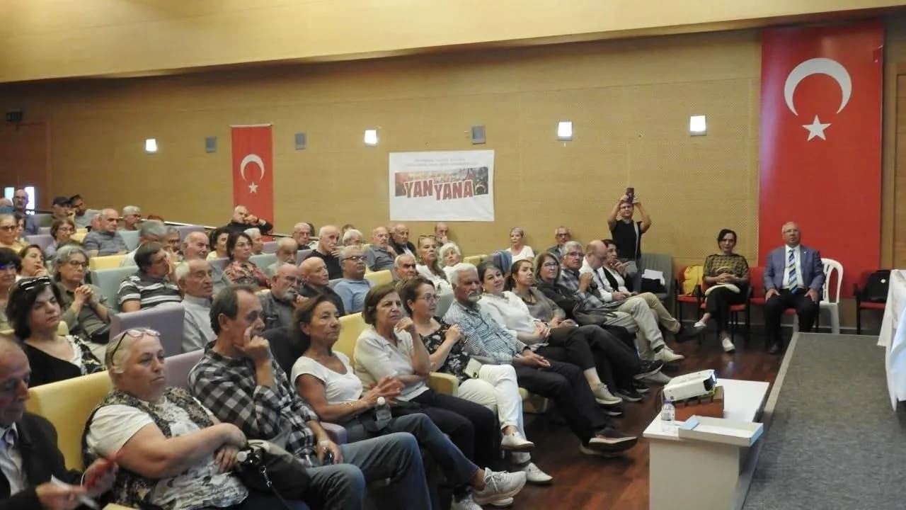 Konferans dinleyicileri