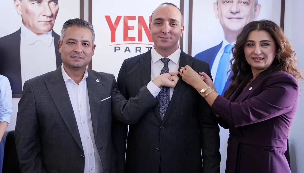 Konyaaltı Belediye Başkanı Cem Kotan YENİ Parti rozetini taktı