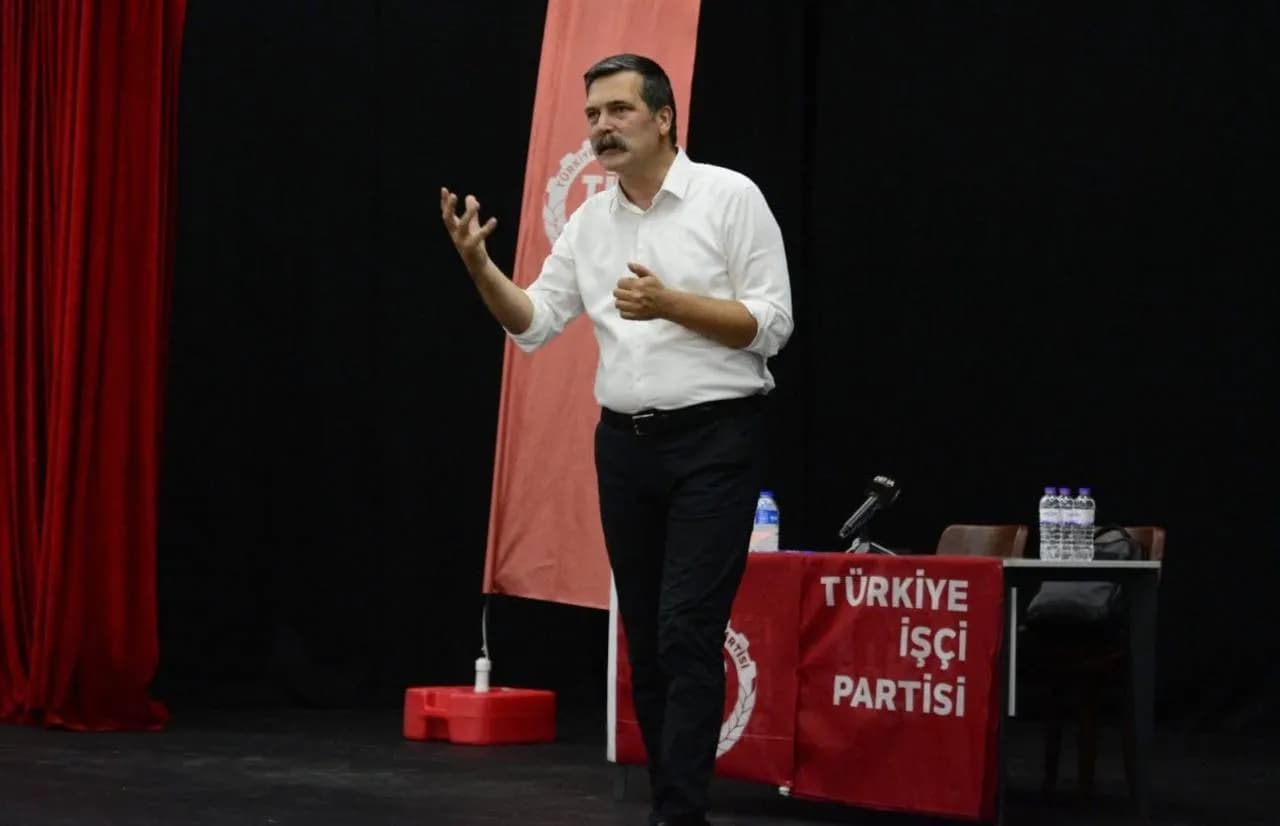 Erkan Baş konuşurken