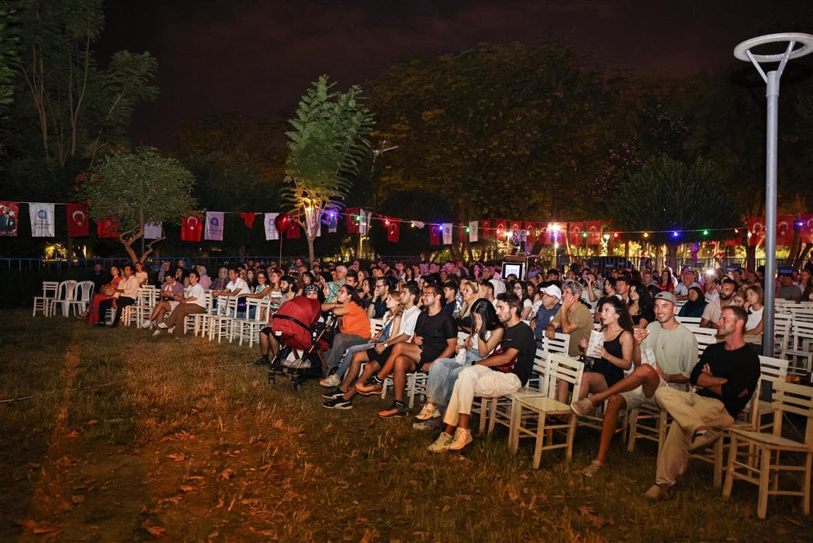 Yeşilçam Festivali’nde yıldızlar altında sinema keyfi