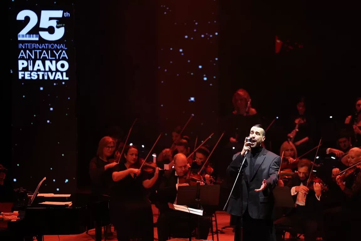 Uluslararası Antalya Piyano Festivali Cem Adrian konseriyle başladı