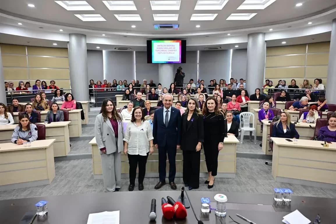 Kepez Belediyesi, kadına yönelik şiddete karşı panel düzenledi
