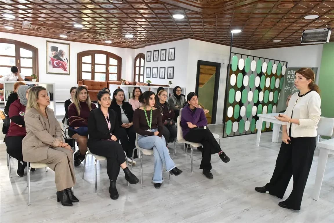 Zübeyde Hanım Kadın Eğitim ve Sosyal Tesisi’nde kadın sağlığı söyleşisi düzenlendi