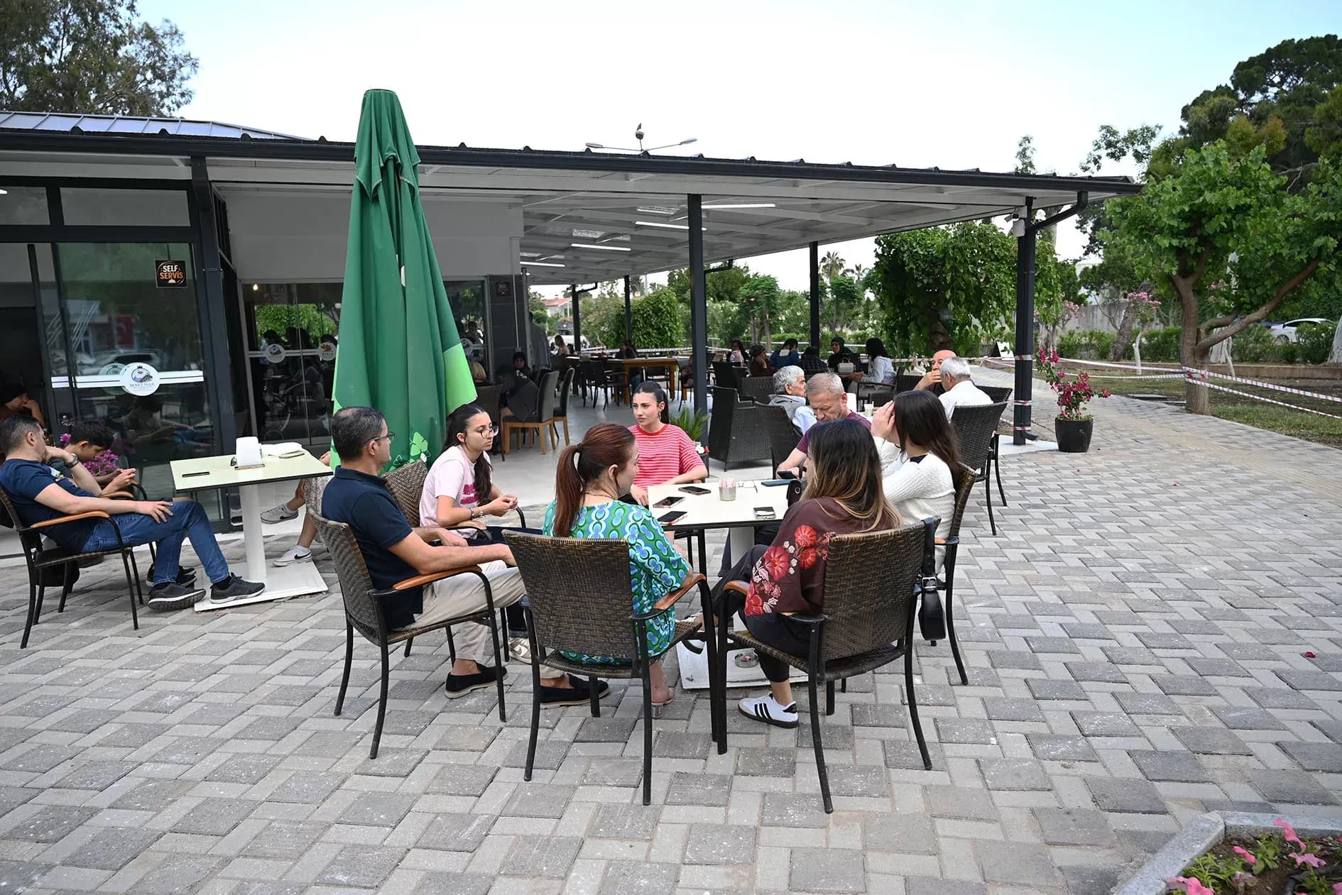 Kemer Belediyesi’nin projeleri kapsamında bir “Deniz Kafe” daha hizmete açıldı