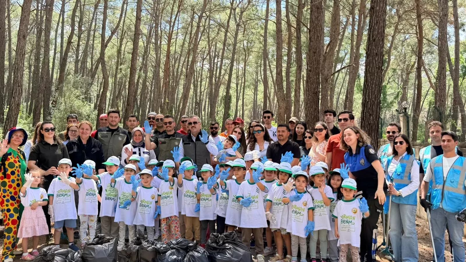 Kemer'de "Orman Benim" kampanyası kapsamında temizlik etkinliği yapıldı
