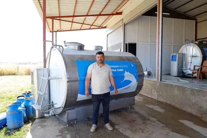 Antalya Büyükşehir Belediyesi kooperatiflere 34 süt soğutma tankı hibe ettiğini duyurdu