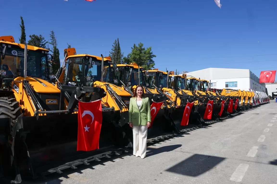 Antalya Büyükşehir Belediyesi araç filosuna 89 yeni araç ekledi