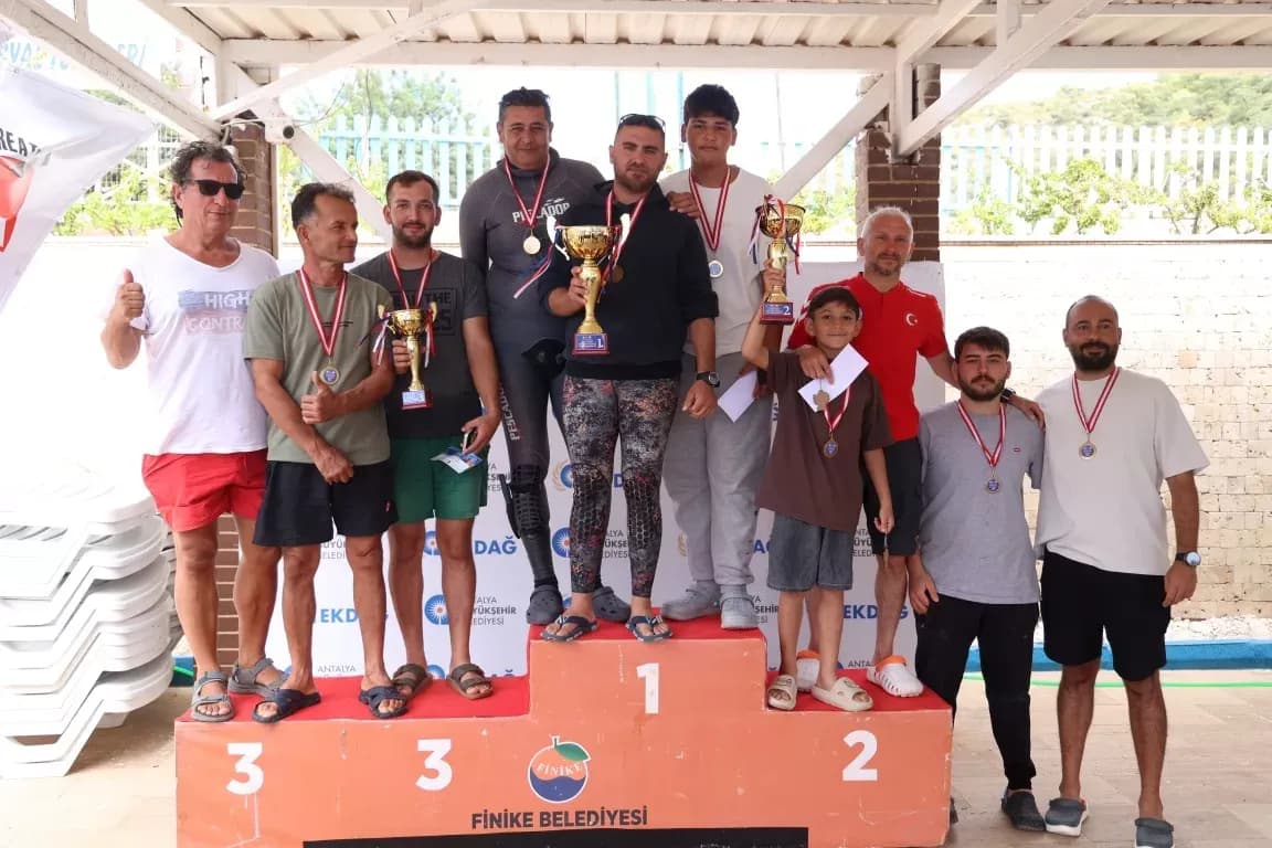 Antalya Büyükşehir Belediyesi, Finike Gökliman'da aslan balığı avlama yarışması düzenledi
