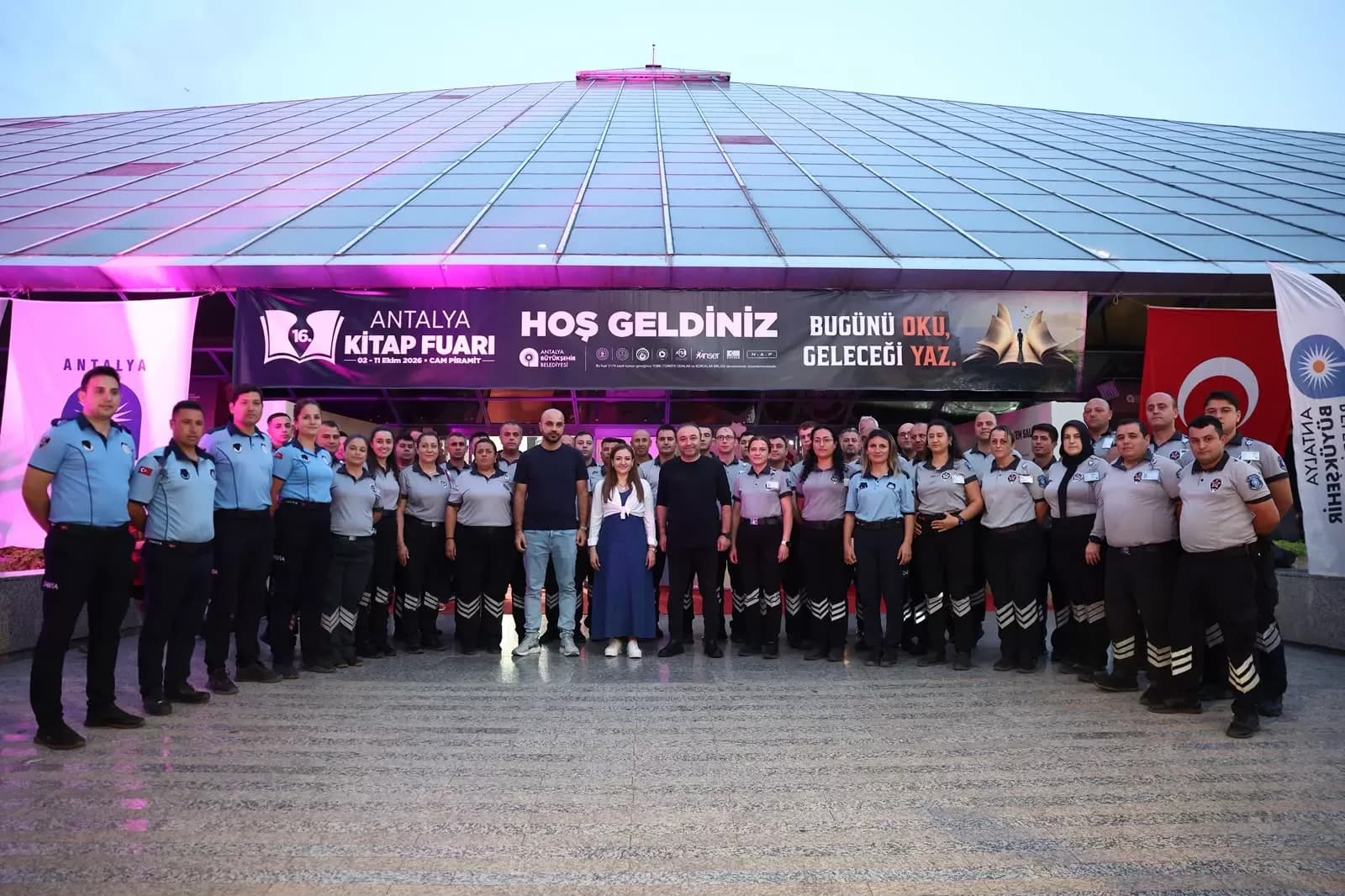 Antalya Büyükşehir Belediyesi’nin ev sahipliğinde gerçekleşen kitap fuarının ziyaretçi sayısı açıklandı