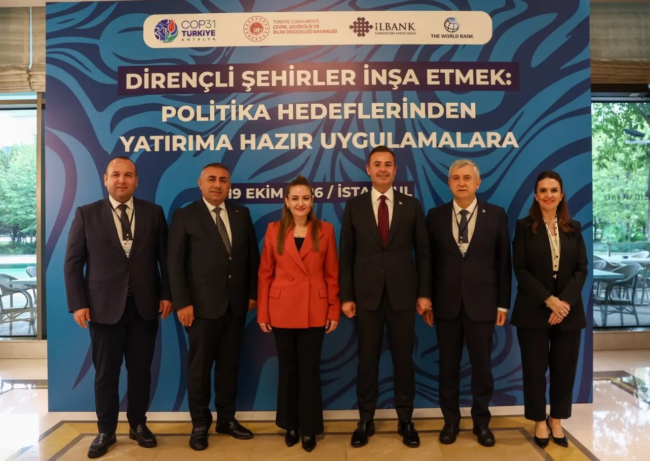İstanbul'da düzenlenen dirençli şehirler toplantısına Antalya Büyükşehir Başkan Vekili Özdemir katıldı