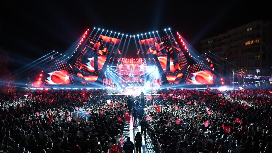 Antalya Cumhuriyet kutlaması