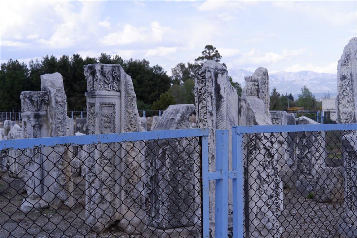 Perge Antik Kenti, Antalya turizm ,Roma dönemi eserleri, Antik kent ziyaretleri ,UNESCO Dünya Mirası, Arkeolojik keşifler, Antalya Müzesi, Kültür turizmi