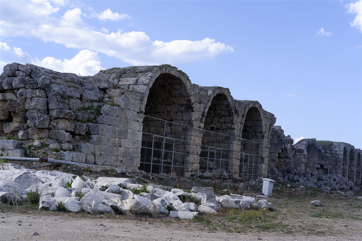 Perge Antik Kenti, Antalya turizm ,Roma dönemi eserleri, Antik kent ziyaretleri ,UNESCO Dünya Mirası, Arkeolojik keşifler, Antalya Müzesi, Kültür turizmi
