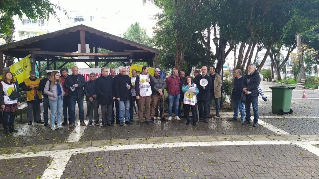 Antalya'da kamu emekçileri grev