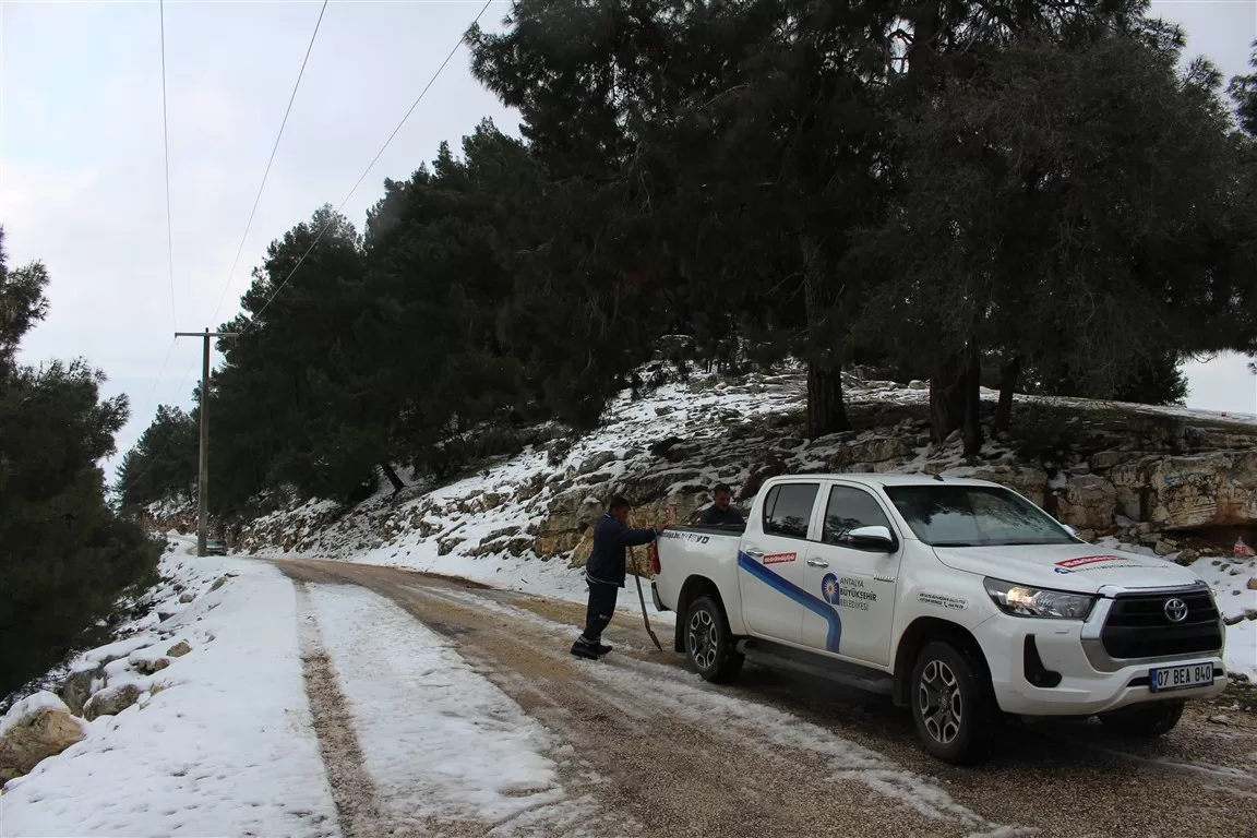 Antalya Büyükşehir ekipleri kar çalışması