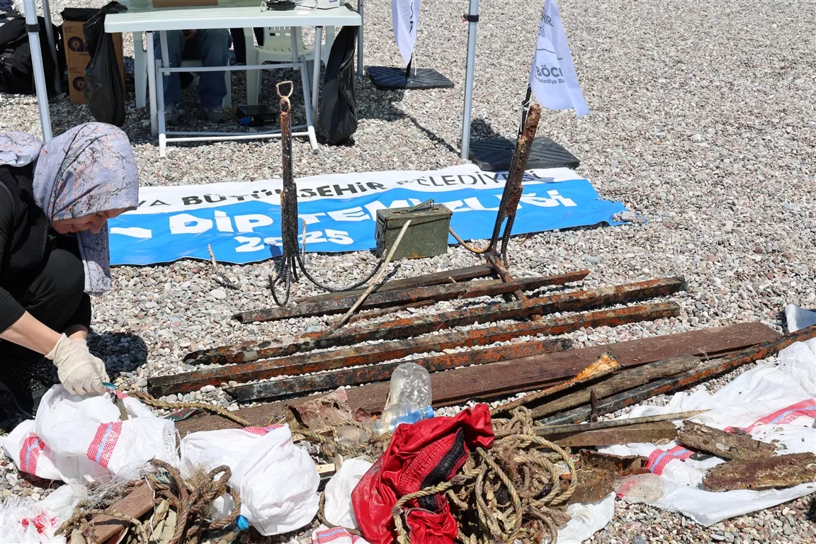 konyaaltı sahili temizliği