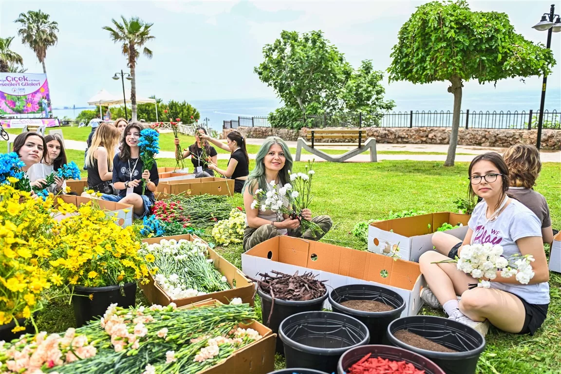 Muratpaşa Çiçek Desenleri Günler