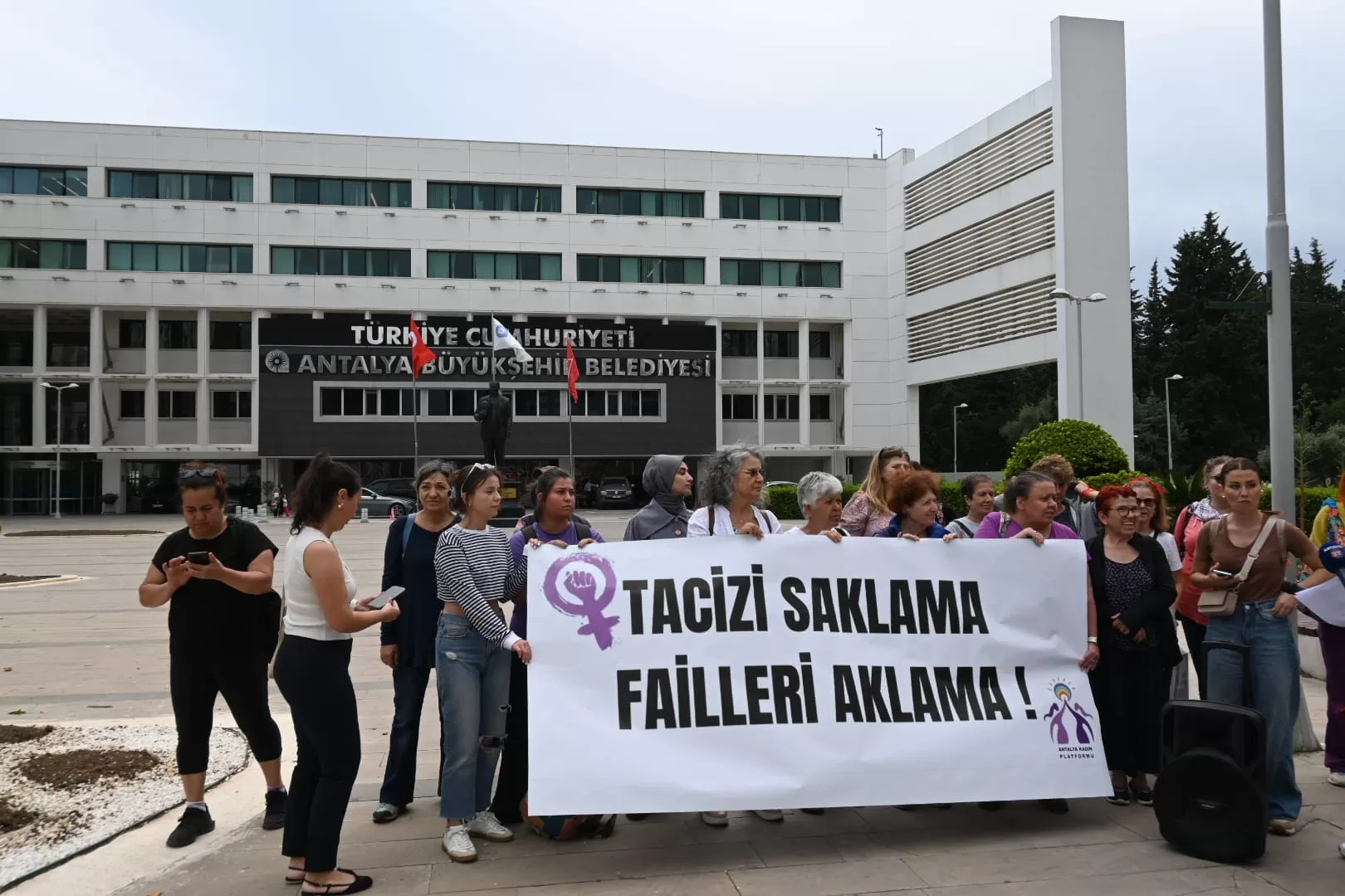 Antalya büyükşehir belediyesi kadın eylemi