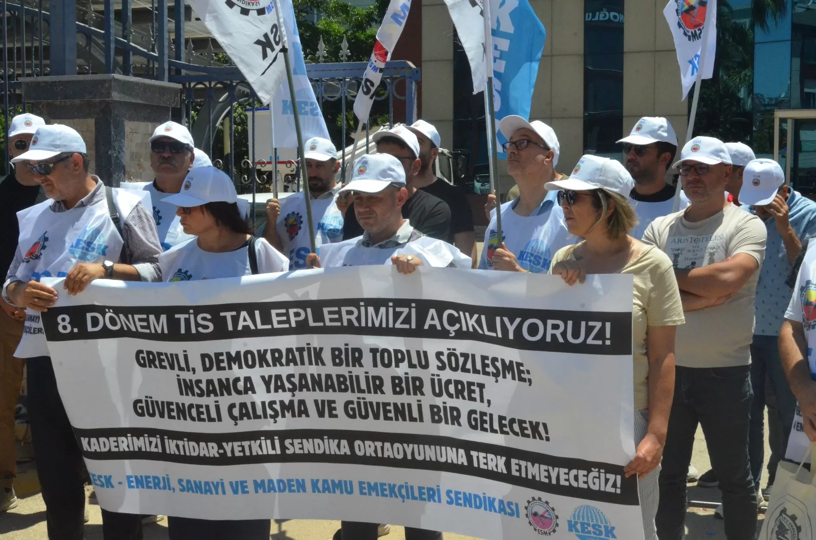 esm tis