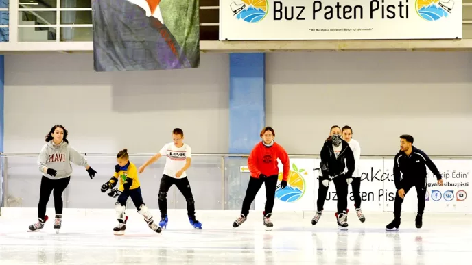 muratpaşa buz pisti