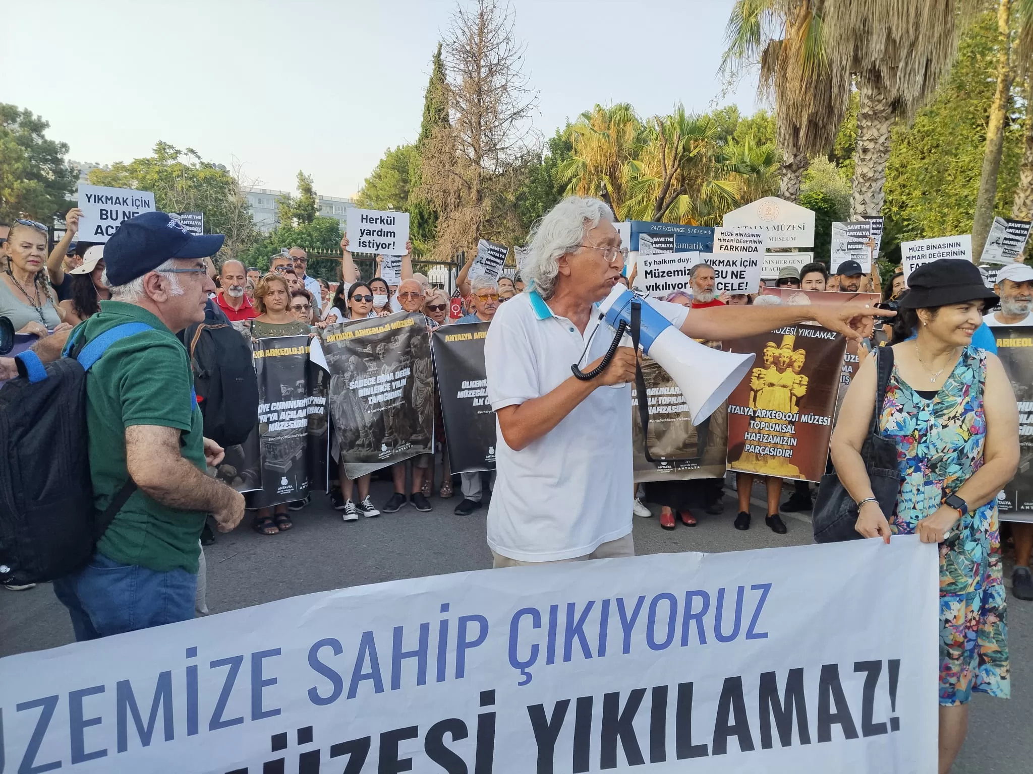 Antalya Arkeoloji Müzesi eylem