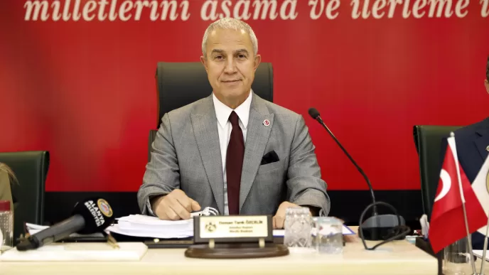 Osman Tarık Özçelik kimdir