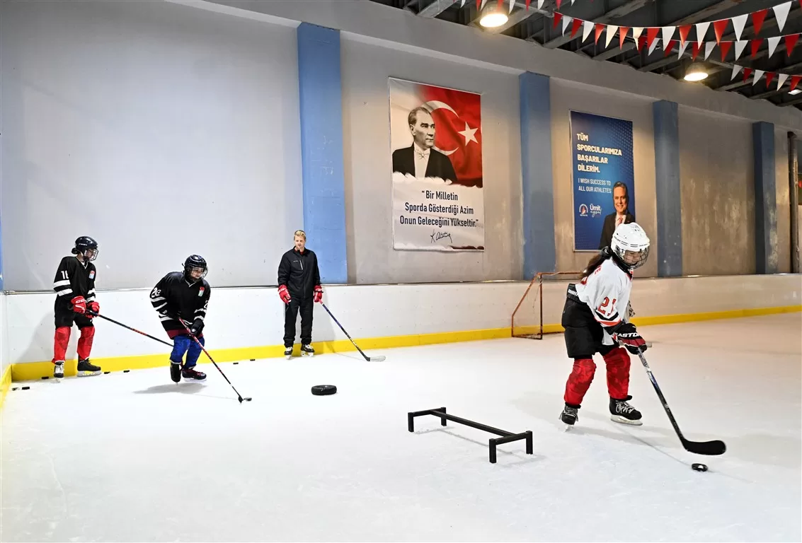 muratpaşa buz pisti